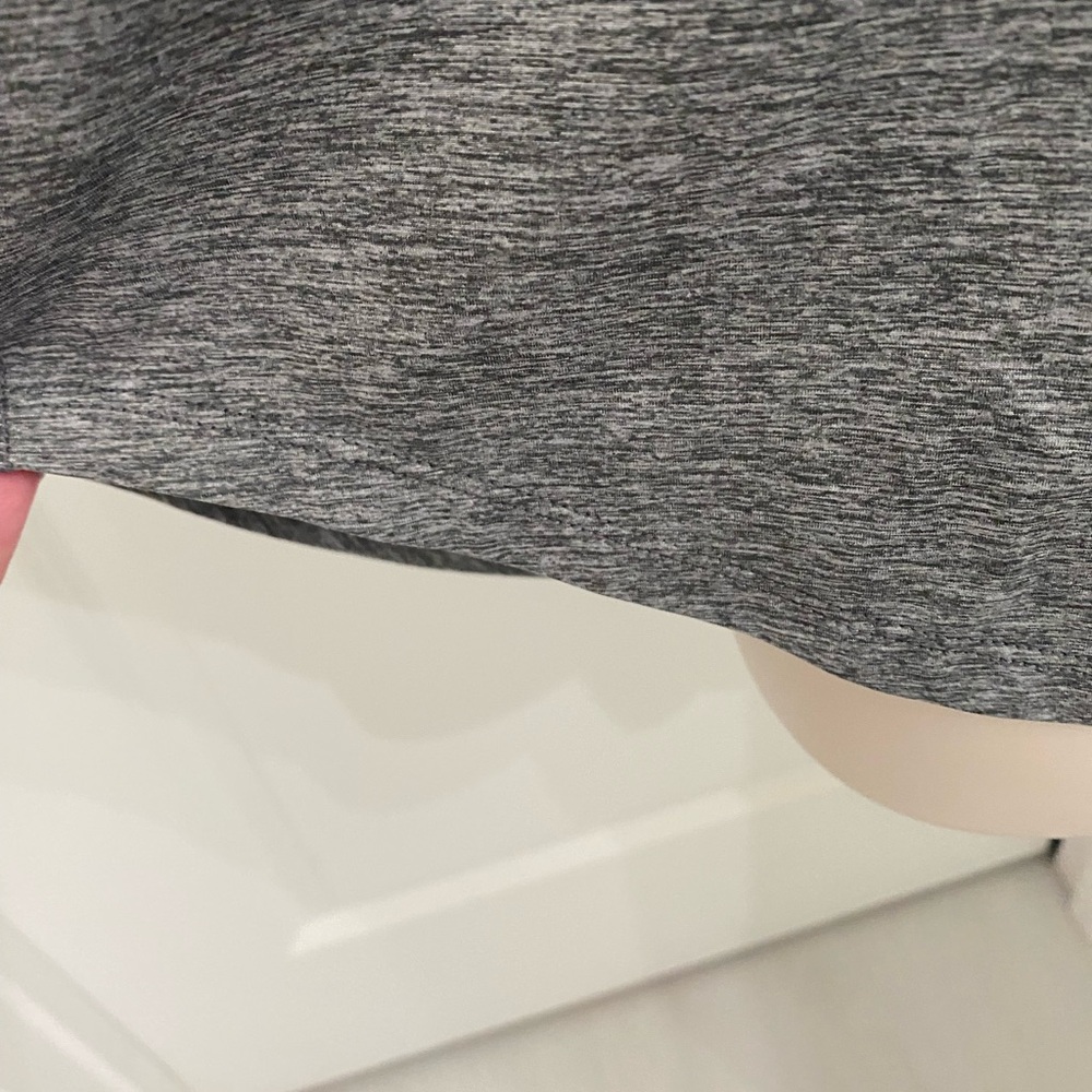 Nike Women's dry fit Heather Gray Tank with Pink Swoosh - Picture 12 of 12